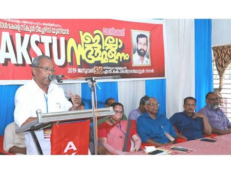 നവോഥാന മൂല്യങ്ങൾ സംരക്ഷിക്കാൻ അധ്യാപക സമൂഹം മുന്നിട്ടിറങ്ങണം: ടി വി ബാലൻ