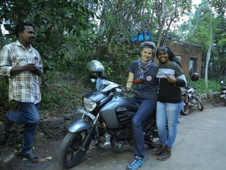 പോളണ്ടിൽ നിന്നും ബൈക്കിൽ വിദേശ വനിതയുടെ ബൈക്ക് യാത്ര: പോളണ്ടില്‍ നിന്ന് കോവളത്തേക്ക്!!