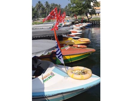 അമിത ചാർജ്ജ് ഈടാക്കുന്നു: ബോട്ട് യൂണിയനുകളുടെ പ്രതിഷേധം, മണിക്കൂറിന് സവാരിക്ക് നിരക്ക് 600 രൂപ