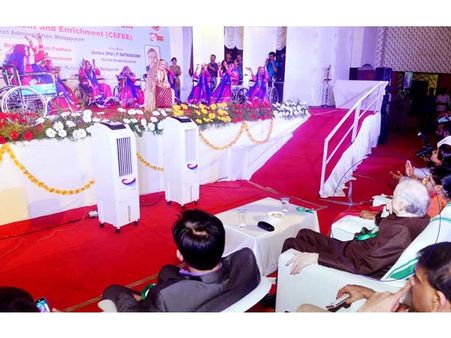 ഭിന്നശേഷിക്കാരുടെ കലാപ്രകടനങ്ങള്‍ മണിക്കൂറുകള്‍ വീക്ഷിച്ച് ഗവര്‍ണര്‍ പി സദാശിവം, എല്ലാ ഓഫിസുകളും സ്ഥാപനങ്ങളും ഭിന്നശേഷി സൗഹൃദമാക്കണമെന്നും ഗവര്‍ണര്‍