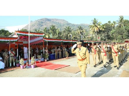 നവകേരള സൃഷ്ടിക്കായി ഒരുമിച്ച് മുന്നേറണം :മന്ത്രി എം എം മണി. ഇടുക്കിയില്‍ വര്‍ണ്ണാഭമായ റിപ്പബ്ലിക് ദിനാഘോഷം!!!