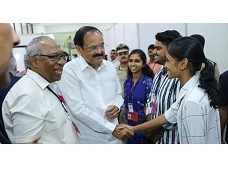 ലിംഗവിവേചനത്തിനെതിരെ പുതുതലമുറ ജാഗ്രത പുലര്‍ത്തണമെന്ന് ഉപരാഷ്ട്രപതി; ഓർക്കേണ്ട അഞ്ച് കാര്യങ്ങൾ