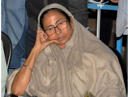 മമതാ ബാനർജിക്കെതിരെ പ്രയോഗിക്കാൻ ബിജെപിയുടെ വജ്രായുധം; മമതയുടെ പേരെഴുതി ആത്മഹത്യാ കുറിപ്പ്