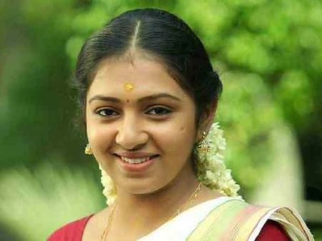 എന്തോ വിവരമില്ലാത്ത മൂവ്മെന്റായി തോന്നി; ഡബ്ല്യൂസിസിക്കെതിരെ നടി ലക്ഷ്മി മേനോൻ