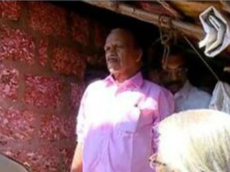 കാസര്‍ഗോഡ് സിപിഎമ്മുകാരുടെ വീടുകള്‍ക്ക് നേരെ ആക്രമണം; സ്വര്‍ണം മോഷ്ടിച്ചെന്ന് കരുണാകരന്‍ എംപി