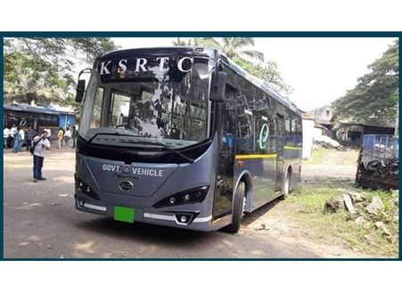 കന്നിയാത്രയിൽ തന്നെ കേടായി; ഉദ്ഘാടന ദിവസം തന്നെ യാത്രക്കാരെ കുടുക്കി സംസ്ഥാന സർക്കാരിന്റെ ഇലക്ട്രിക്ക് ബസ്