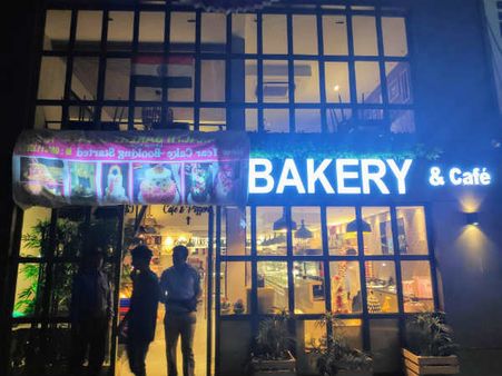 ഇന്ത്യയില്‍ 'കറാച്ചി' വേണ്ട: ബെംഗളൂരുവില്‍ പേര് മറച്ച് ദേശീയ പതാക തൂക്കി ബേക്കറി! പാക് വിരുദ്ധത!