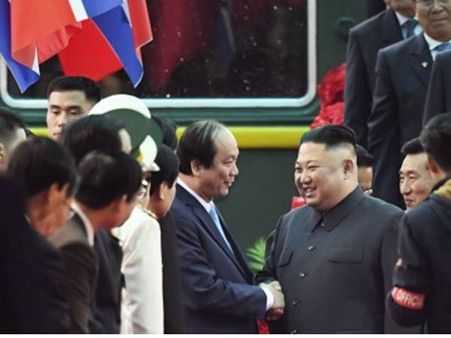 ദക്ഷിണ കൊറിയന്‍ നേതാവ് കിം ജോങ് ഉന്‍ ഹാനോയിലെത്തി: എത്തിയത് ട്രംപ് - കിം കൂടിക്കാഴ്ചയ്ക്കായി