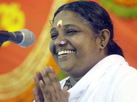 പുല്‍വാമ ഭീകരാക്രമണത്തില്‍ കൊല്ലപ്പെട്ട സൈനികര്‍ക്ക് മാതാ അമൃതാനന്ദമയി അഞ്ച് ലക്ഷം വീതം നല്‍കും