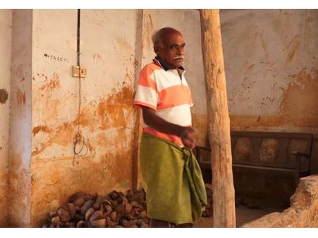 വൃക്ക വില്‍പ്പന നടത്തുമെന്ന് വീടിന്റെ ചുമരില്‍ കുറിപ്പ് പരാതിക്കാരന് നഷ്ടപരിഹാരം അനുവദിച്ചു!