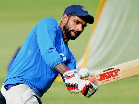 സൈനികരുടെ കുടുംബത്തിന് സഹായവുമായി കായിക ലോകം.... സാമ്പത്തിക സഹായവുമായി ധവാന്‍