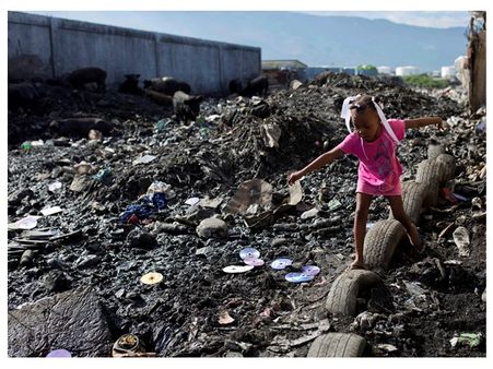 ചെളിമണ്ണ് കഴിച്ച് വിശപ്പടക്കുന്ന ഒരു രാജ്യം; ലോകത്തിന്റെ കണ്ണീരായി ഹെയ്തി
