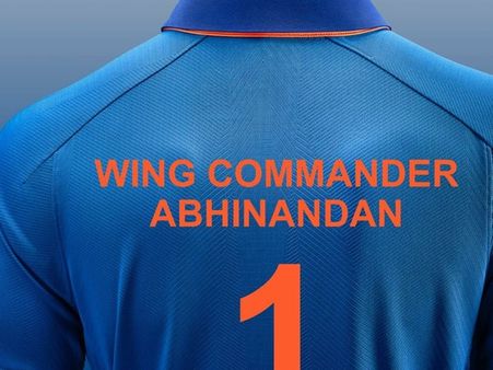 'നമ്പര്‍ വണ്‍ അഭിനന്ദന്‍'; ധീര സൈനികന് വ്യത്യസ്തമായ സ്വീകരണമൊരുക്കി ഇന്ത്യന്‍ ക്രിക്കറ്റ് ടീം