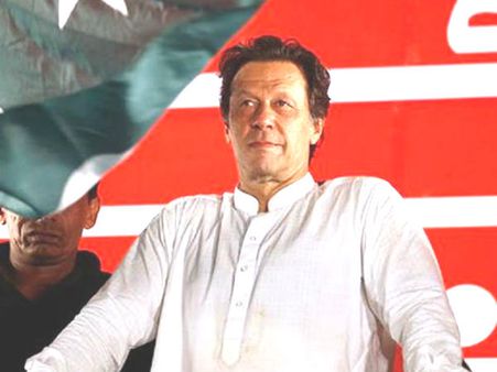 ഇമ്രാന്‍ ഖാന് നൊബേല്‍ പുരസ്‌കാരം കൊടുക്കുമോ? പ്രമേയം അവതരിപ്പിച്ചു, ഓണ്‍ലൈന്‍ അഭ്യര്‍ഥനയും