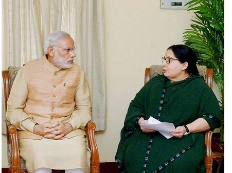 അമ്മ നഷ്ടപ്പെട്ട ഞങ്ങളുടെ ഡാഡിയാണ് മോദി; ജയലളിതയുടെ പകരക്കാരൻ മോദിയെന്ന് അണ്ണാ ഡിഎംകെ നേതാവ്