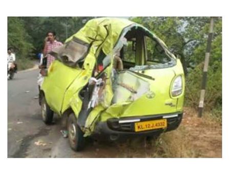 പാല്‍ചുരത്തില്‍ നാലുചക്ര ഓട്ടോറിക്ഷ മറിഞ്ഞ് രണ്ട് പേര്‍ മരിച്ചു; അഞ്ച് പേര്‍ക്ക് പരിക്കേറ്റു