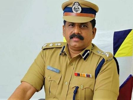 ആരെയും വിശ്വാസമില്ലേ? ആയിരം ദിനങ്ങള്‍ക്കിടെ കോഴിക്കോട്ട് അഞ്ചാമത്തെ കമ്മിഷണര്‍