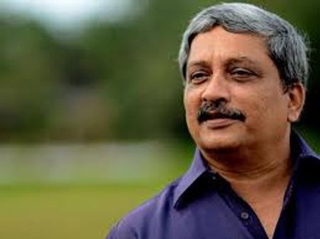 ലാളിത്യത്തിന്‍റെ പ്രതീകമായി പരീക്കറിന്‍റെ സ്കൂട്ടര്‍ യാത്രകള്‍.. ഇഷ്ടവാഹനം ഉപേക്ഷിച്ചത് ഭയം മൂലം