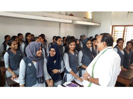 പോരാട്ടം ജനാധിപത്യവും ഏകാധിപത്യവും തമ്മില്‍: ഹൈദരലി തങ്ങള്‍