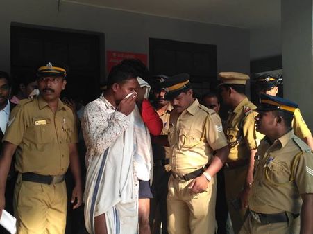 മു​ന​മ്പം മ​നു​ഷ്യ​ക്ക​ട​ത്ത്: പ്രതികളെ പൊലീസ് കസ്റ്റഡിയിൽ വിട്ടു, പ്ര​തി​ക​ൾ​ക്കെ​തി​രേ മ​നു​ഷ്യ​ക്ക​ട​ത്തി​നും കേ​സ്