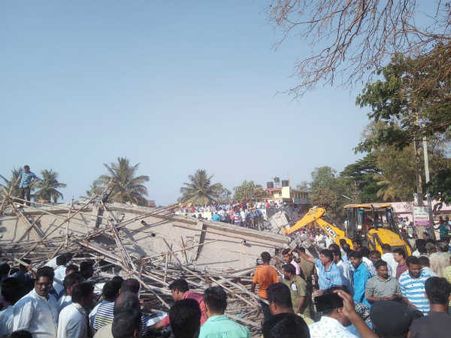 കര്‍ണാടകത്തിലെ ധാര്‍വാര്‍ഡില്‍ നിര്‍മാണത്തിലിരുന്ന കെട്ടിടം തകര്‍ന്നു, 70 പേര്‍ കെട്ടിടത്തിനുള്ളില്‍