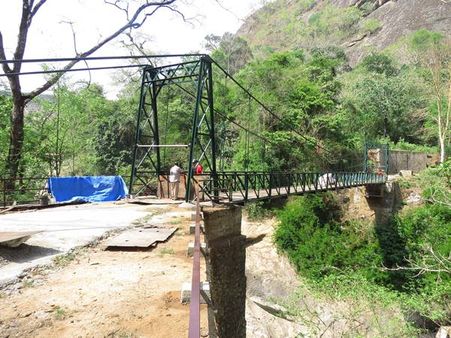 സഞ്ചാരികള്‍ക്ക് സ്വാഗതം... പൊന്മുടി തൂക്കുപാലത്തിന്റെ അറ്റകുറ്റ പണികള്‍ പൂര്‍ത്തിയായി ...!!!