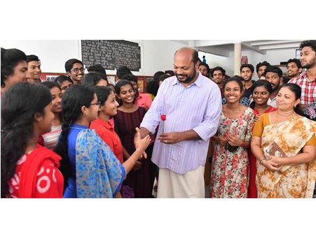 വാണിജ്യതലസ്ഥാനത്ത് ആരവമുയര്‍ത്തി പി. രാജീവ്; നാളെ നാമനിര്‍ദേശ പത്രിക സമര്‍പ്പിക്കും, പ്രചരണത്തിന് ദേശീയ നേതാക്കളെത്തും