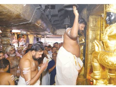 നിരോധനാജ്ഞയില്ലാതെ ശബരിമല നടതുറന്നു: ഇനി പത്ത് ദിവസം നീളുന്ന ഉത്സവചടങ്ങുകള്‍!!