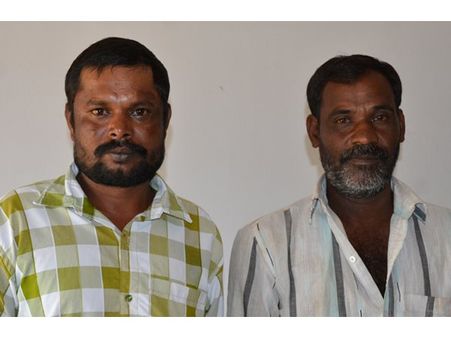 ചന്ദനമരം കര്‍ണാടകയിലേക്ക് കടത്തിയ രണ്ടുപേര്‍ അറസ്റ്റില്‍: അറസ്റ്റിലായത് ഗുണ്ടല്‍പേട്ട് സ്വദേശികള്‍