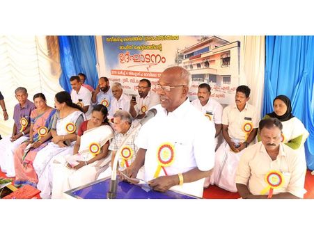 സർക്കാർ ലക്ഷ്യമിടുന്നത് ആയിരം മെഗാവാട്ട് സൗരോർജ്ജ വൈദ്യുതി; പൊതു, സ്വകാര്യ കെട്ടിടങ്ങള്‍ സൗരോര്‍ജ്ജ കേന്ദ്രങ്ങളാകണമെന്നും മന്ത്രി എംഎം മണി