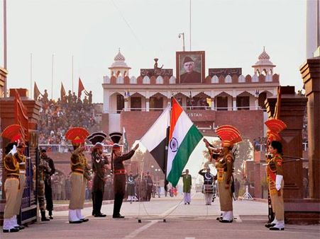 കാത്തിരിപ്പിന് അവസാനം.. വിംഗ് കമാൻഡർ അഭിനന്ദൻ വര്‍ധമാൻ ഇന്ത്യൻ മണ്ണിൽ!!