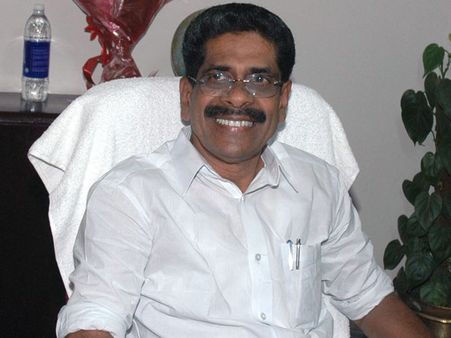കള്ളവോട്ടിൽ പ്രതികരിക്കാൻ മുഖ്യ മന്ത്രിയെ വെല്ലുവിളിച്ച് മുല്ലപ്പള്ളി രാമചന്ദ്രൻ