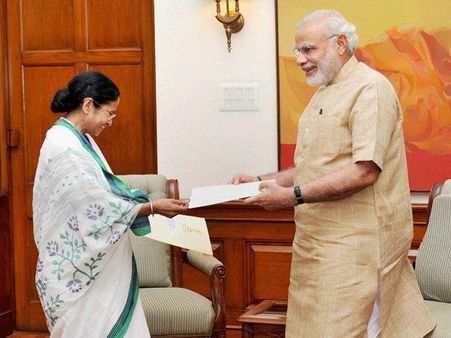 മോദിക്ക് മാത്രമല്ല, ദീദി എല്ലാവർക്കും സമ്മാനങ്ങളയക്കും, മോദി-ദീദി സൗഹൃദത്തിന് മറുപടിയുമായി തൃണമൂൽ