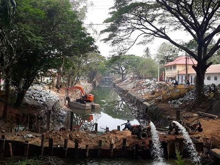 കിഴക്കിന്റെ വെനീസിൽ കനാലുകൾ ഇനി ഒഴുകി തുടങ്ങും... മലിന്യം നിറഞ്ഞു ഒഴുക്കുനിലച്ച കനാലുകളിൽ നവീകരണം പുരോഗമിക്കുന്നു