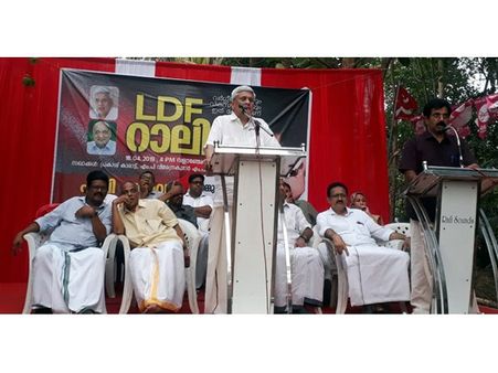 ഇപ്പോഴത്തെ സാഹചര്യത്തില്‍ 20ല്‍ 20 സീറ്റും കേരളം എല്‍ഡിഎഫിന് നല്‍കേണ്ട നിര്‍ണ്ണായക അവസ്ഥയെന്ന് സീതാറാം യെച്ചൂരി, കോണ്‍ഗ്രസും ബിജെപിയും തമ്മിലുള്ള അകലം കുറഞ്ഞുവെന്ന് പ്രകാശ് കാരാട്ട്