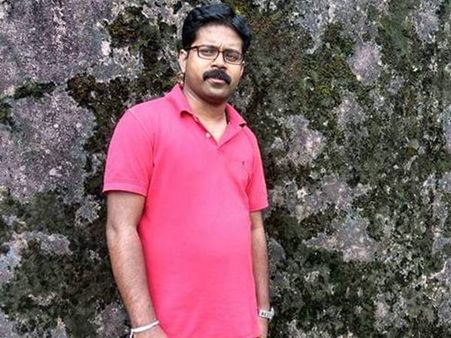 60ലക്ഷം കവര്‍ന്ന കേസില്‍ കല്യാണ്‍ സില്‍ക്‌സിലെ മാനേജറെ തെളിവെടുപ്പിനു കൊണ്ടു വന്നു