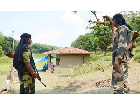 പുനരധിവാസത്തിന് മുമ്പ് വോട്ടെടുപ്പ് ആഘോഷമാക്കി കുറിച്യാട് നിവാസികള്‍: മുഴുവന്‍ പേരും വോട്ട് ചെയ്തു!!