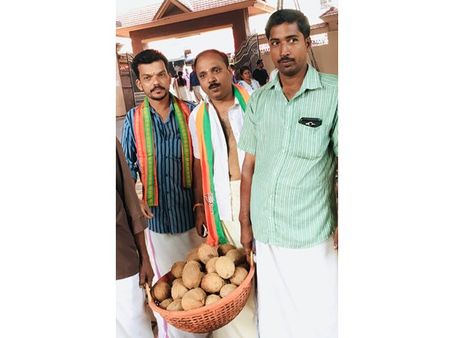 മോഡിക്കും, അമിത്ഷാക്കും, കേരളത്തിലെ എന്‍ഡിഎ സ്ഥാനാര്‍ഥികള്‍ക്കും കാടാമ്പുഴ ഭഗവതി ക്ഷേത്രത്തില്‍ മുട്ടറുക്കല്‍ വഴിപാട്, മലപ്പുറത്തെ ബിജെപി പ്രവർത്തകരുടെ നിശബ്ദ പ്രചരണം ഇങ്ങനെ...