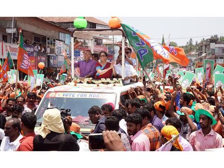 പ്രളയത്തെ പ്രതിരോധിക്കുന്നതില്‍ സര്‍ക്കാര്‍ പരാജയം: സിപിഎമ്മിനെതിരെ നിർമല സീതാരാമൻ