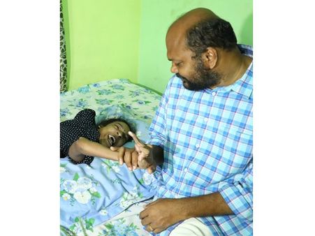 രാജീവിനെ കാണണമെന്ന അഖിലയുടെ ആഗ്രഹം സഫലമായി, പ്രചാരണം അവസാന ലാപ്പിലേക്ക്, എല്‍ഡിഎഫില്‍ ആവേശം വാനോളം