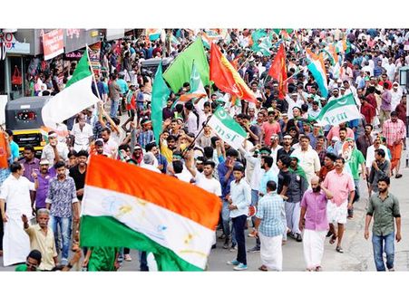 ആവേശം ഒട്ടും ചോരാതെ പ്രചാരണത്തിന് പരിസമാപ്തി: തലപ്പുഴയില്‍ ഇരുമുന്നണികളും ഏറ്റുമുട്ടി