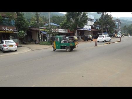 സ്കൂളുകൾ തുറക്കാറായി... അടിമാലി ടൗണിലെ കാംകോ ജംഗ്ഷനിലെ ഡിവൈഢറുകൾ തകർന്ന് തന്നെ, കണ്ട ഭാവം നടിക്കാതെ അധികൃതർ, പ്രതിഷേധം ശക്തമാകുന്നു!
