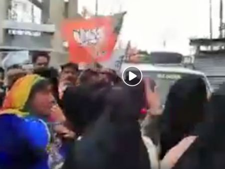 ബിജെപിക്ക് ജയ് വിളിച്ച് പര്‍ദ്ദയിട്ട യുവതികള്‍; പാകിസ്താനിലെന്ന് പ്രചാരണം, യാഥാര്‍ഥ്യം ഇങ്ങനെ...