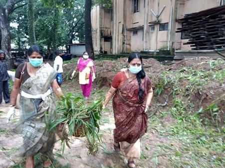 മഴക്കാലമെത്താറായി.... ആരോഗ്യ പരിപാലനത്തിന് തയ്യാറെടുത്ത് കൊല്ലം, മഴക്കാലപൂര്‍വ ശുചീകരണ പ്രവര്‍ത്തനങ്ങളില്‍ തദ്ദേശസ്ഥാപനങ്ങളുടെ പങ്കാളിത്തം ഉറപ്പുവരുത്തണമെന്ന് മന്ത്രി ജെ മേഴ്സിക്കുട്ടിയമ്മ