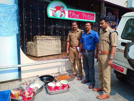കോഴിക്കോട് ദേ പുട്ടില്‍ നിന്ന് പഴകിയ ഭക്ഷണം പിടികൂടി: പരിശോധനക്കിടെ ലഭിച്ചത് പഴകിയ എണ്ണയും ഇറച്ചിയും