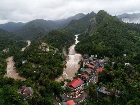 പ്രളയാനന്തര പൂനര്‍നിര്‍മ്മാണം: ഇടുക്കിയില്‍ 125 പേര്‍ക്ക് ധനസഹായം വിതരണം ചെയ്തു