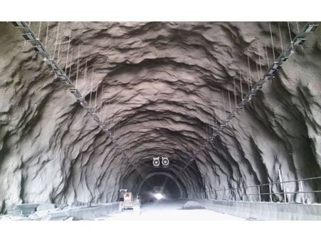 കുതിരാന്‍ കിതക്കുന്നു!! ഇരട്ടക്കുഴല്‍ തുരങ്കത്തിലൂടെ വാഹനം ഓടാന്‍ കാത്തിരിപ്പ് തുടരുന്നു