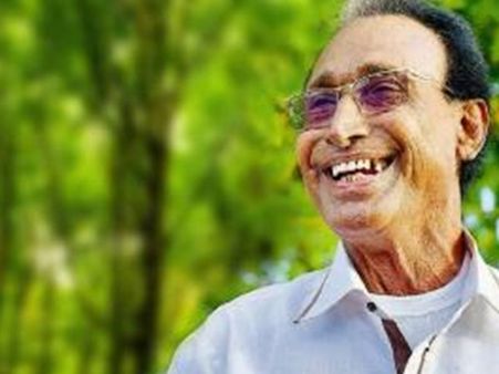 പെട്രോള്‍ മാക്‌സിന്റെ വെളിച്ചത്തില്‍ പാടിയ മൂസാക്കയെന്ന സുല്‍ത്താന്‍.... മറഞ്ഞത് മാപ്പിള പാട്ടിലെ ജീവിതശബ്ദം, സംഗീത ലോകത്തേയ്ക്ക് സാധാരണക്കാരില്‍ സാധരണക്കാരെ വരെ ആനയിക്കുന്ന ഒരു സംസ്‌ക്കാരം മുന്നോട്ടുവെച്ച കലാകാരൻ...