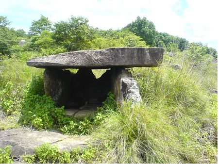 സംരക്ഷണമില്ലാത്ത മുനിയറകള്‍ പെരിയാറിന്റെ തീരത്തും: നടപടിയെടുക്കാതെ അധികൃതര്‍!