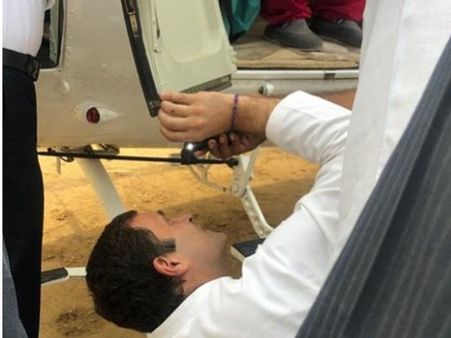 ഹെലികോപ്റ്ററിന് സാങ്കേതിക തകരാർ; പ്രശ്നം പരിഹരിക്കാൻ മുന്നിട്ടിറങ്ങി രാഹുൽ ഗാന്ധി, വൈറലായി ചിത്രം